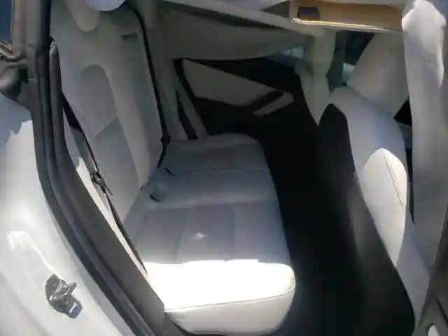 5YJ3E1EA9KF322727 2019 TESLA MODEL 3-5