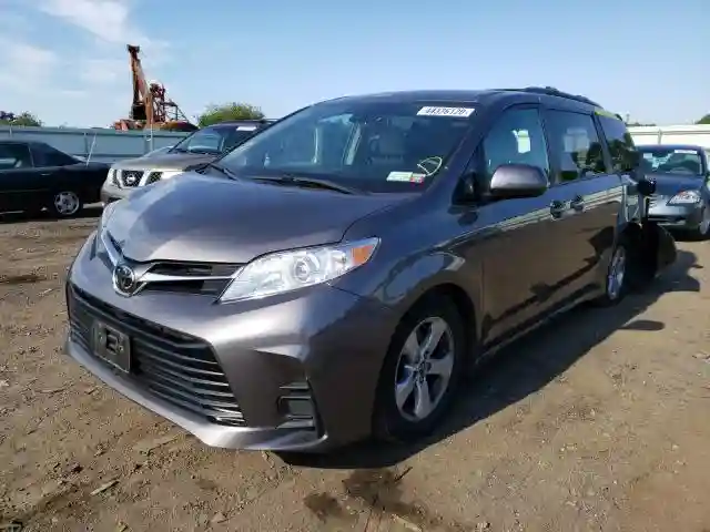 5TDKZ3DC5JS959669 2018 TOYOTA SIENNA LE-1