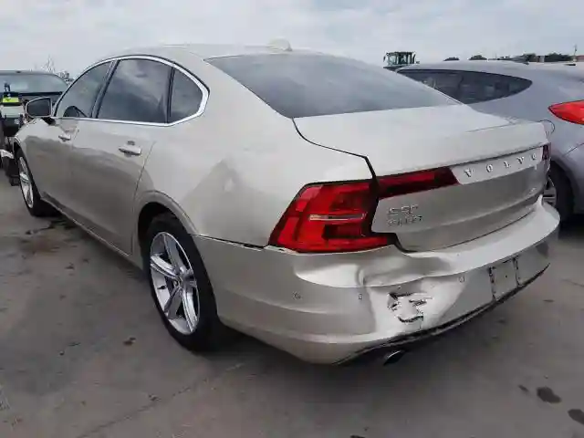 LVY982AK0JP032007 2018 VOLVO S90 T5 MOMENTUM-2