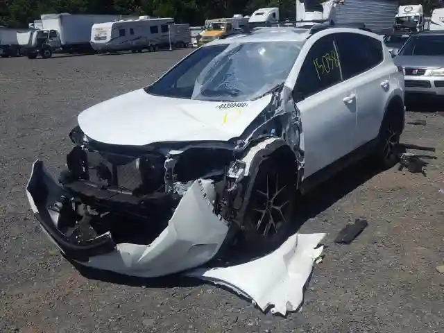 JTMJFREV9JJ259982 2018 TOYOTA RAV4 SE-1