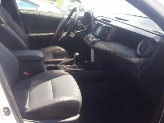 JTMJFREV9JJ259982 2018 TOYOTA RAV4 SE-4