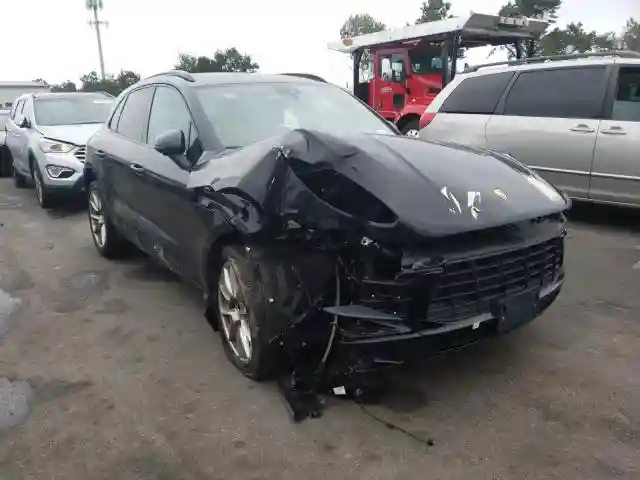 WP1AA2A50JLB02677 2018 PORSCHE MACAN-0