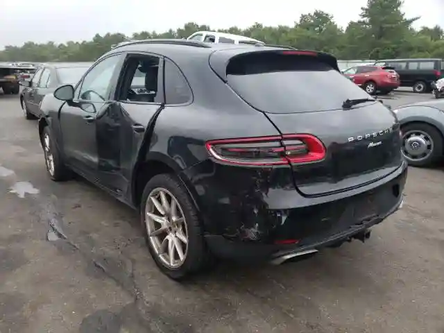 WP1AA2A50JLB02677 2018 PORSCHE MACAN-2