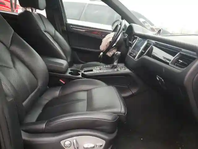 WP1AA2A50JLB02677 2018 PORSCHE MACAN-4