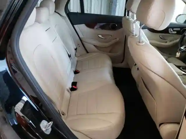 WDC0G4JBXJV048638 2018 MERCEDES-BENZ GLC 300-5