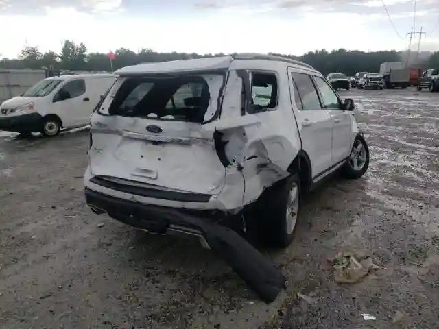 1FM5K7D83JGA76289 2018 FORD EXPLORER XLT-3