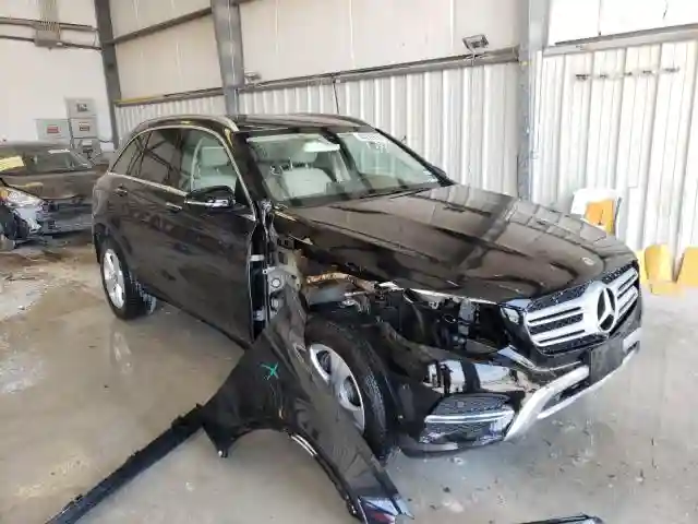 WDC0G4JBXJV048638 2018 MERCEDES-BENZ GLC 300-0