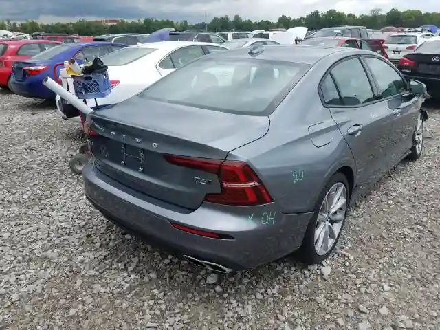 7JRA22TK5LG038294 2020 VOLVO S60 T6 MOMENTUM-3