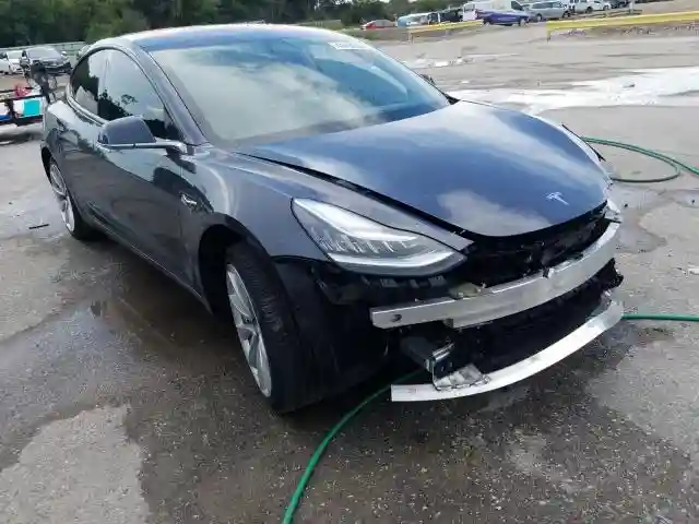 5YJ3E1EA3JF031090 2018 TESLA MODEL 3-0