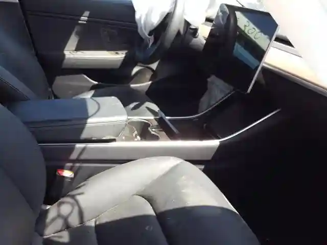 5YJ3E1EA9KF395502 2019 TESLA MODEL 3-4