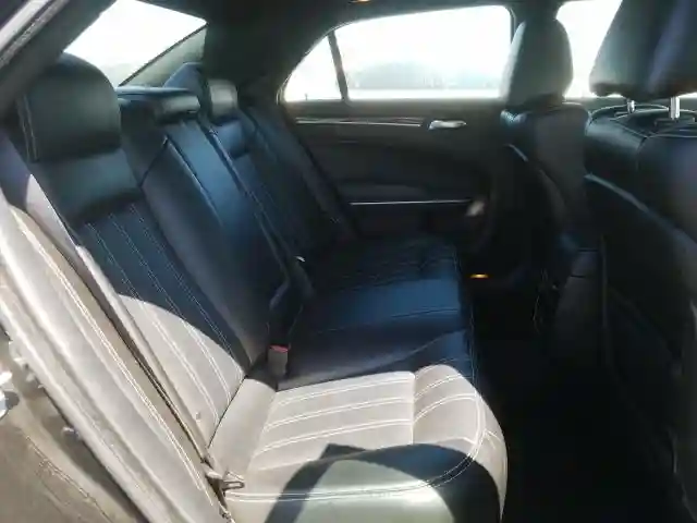 2C3CCAGG5KH632153 2019 CHRYSLER 300 S-5