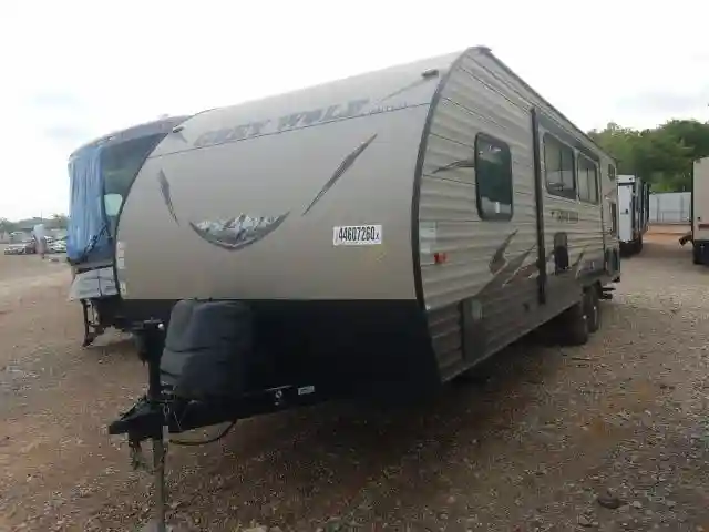 4X4TCKB27HK036969 2017 WILDWOOD GREY WOLF-1