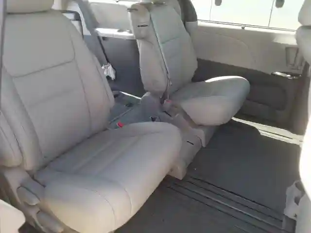 5TDYK3DC9GS755500 2016 TOYOTA SIENNA XLE-5