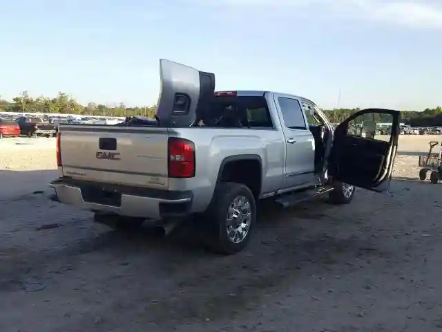1GT12UEY7JF130960 2018 GMC SIERRA K2500 DENALI-3