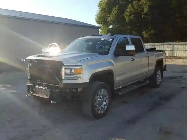 1GT12UEY7JF130960 2018 GMC SIERRA K2500 DENALI-1