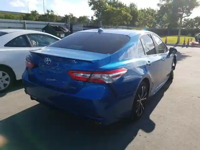 4T1G11AK4LU305219 2020 TOYOTA CAMRY SE-3