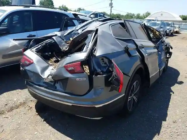 3VV2B7AX8KM047771 2019 VOLKSWAGEN TIGUAN SE-3