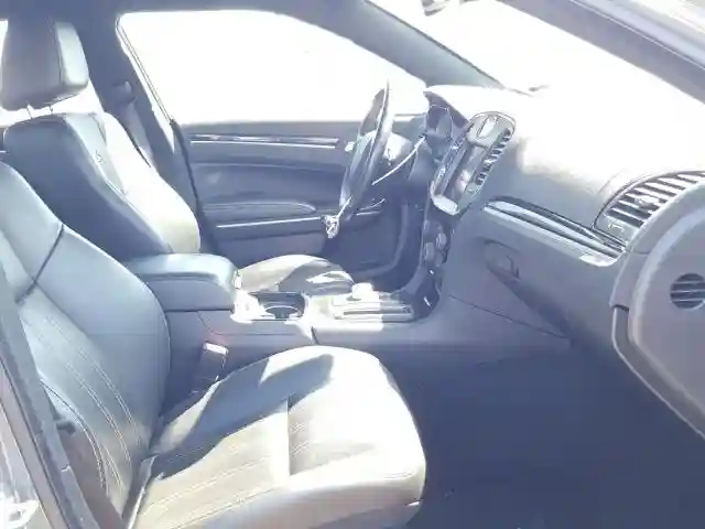 2C3CCABG5KH633987 2019 CHRYSLER 300 S-4