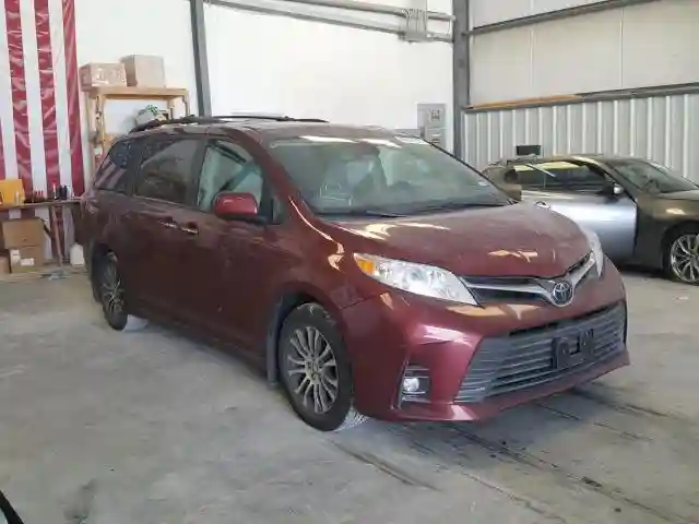 5TDYZ3DC1JS950218 2018 TOYOTA SIENNA XLE-0