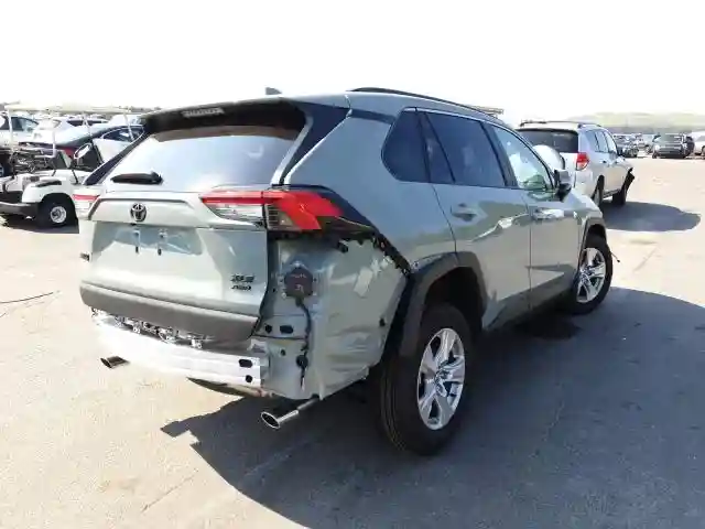 2T3P1RFV3LW119065 2020 TOYOTA RAV4 XLE-3
