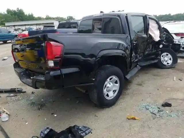 5TFAX5GN7JX121468 2018 TOYOTA TACOMA DOUBLE CAB-3