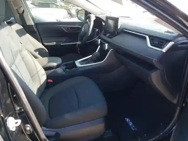 JTMH1RFV9KD037101 2019 TOYOTA RAV4 LE-4