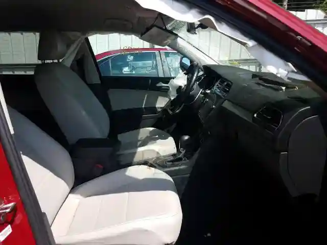 3VV3B7AX7KM095668 2019 VOLKSWAGEN TIGUAN SE-4