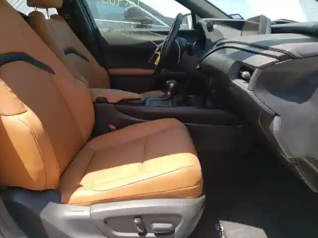 JTHY3JBH2K2009825 2019 LEXUS UX 200-4