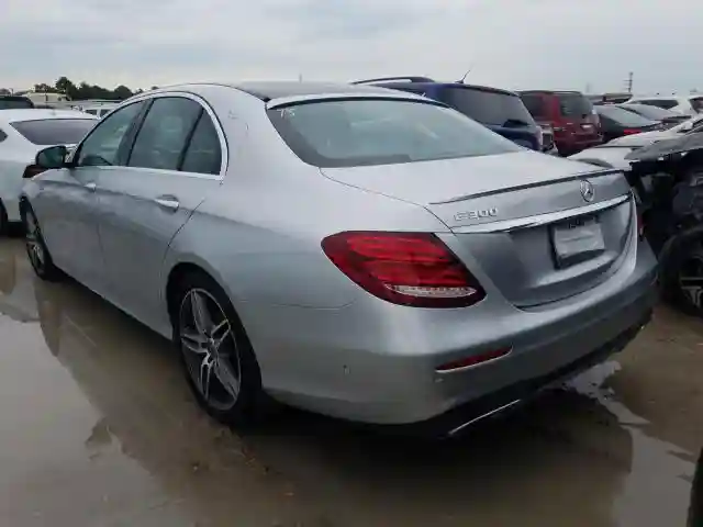 WDDZF4JB9JA324529 2018 MERCEDES-BENZ E 300-2