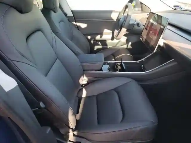 5YJ3E1EA7LF611820 2020 TESLA MODEL 3-4
