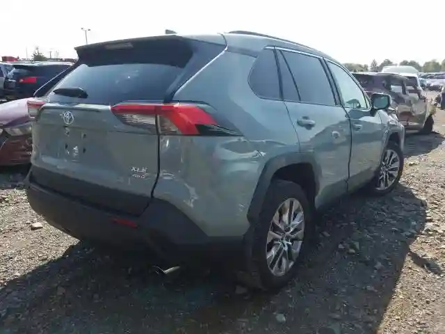 2T3A1RFV6LW109913 2020 TOYOTA RAV4 XLE PREMIUM-3