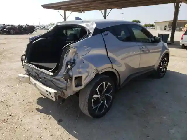 NMTKHMBX5JR039764 2018 TOYOTA C-HR XLE-3