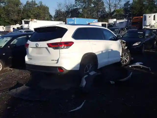 5TDJZRFH7HS364436 2017 TOYOTA HIGHLANDER SE-3