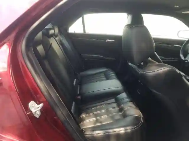 2C3CCABG2KH635115 2019 CHRYSLER 300 S-5