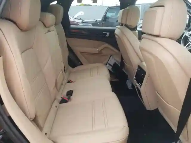 WP1AE2AY9KDA50900 2019 PORSCHE CAYENNE SE HYBRID-5