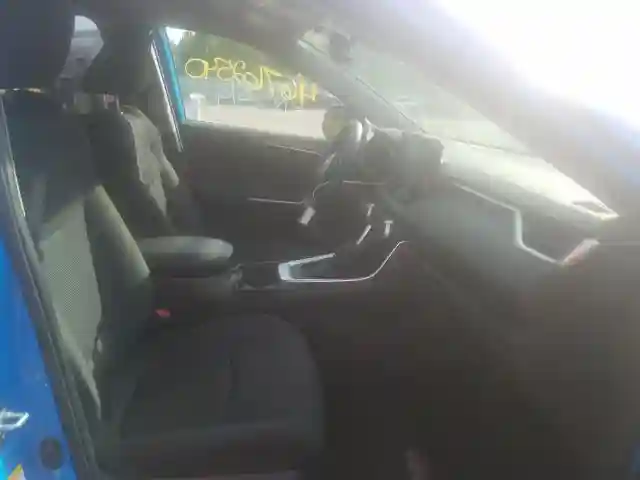 JTMF1RFV3KJ002370 2019 TOYOTA RAV4 LE-4