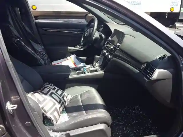 1HGCV1F33KA068457 2019 HONDA ACCORD SPORT-4