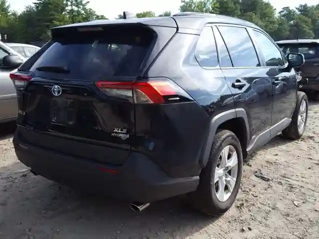 2T3RWRFV5LW068887 2020 TOYOTA RAV4 XLE-3