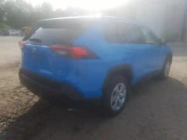JTMF1RFV3KJ002370 2019 TOYOTA RAV4 LE-3