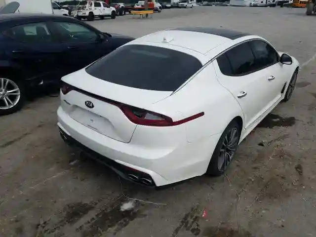 KNAE25LA1J6020769 2018 KIA STINGER PREMIUM-3