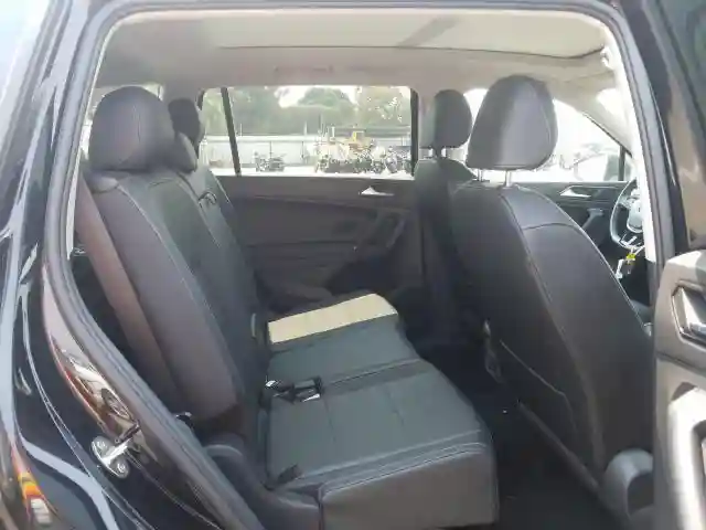 3VV3B7AX9JM173768 2018 VOLKSWAGEN TIGUAN SE-5