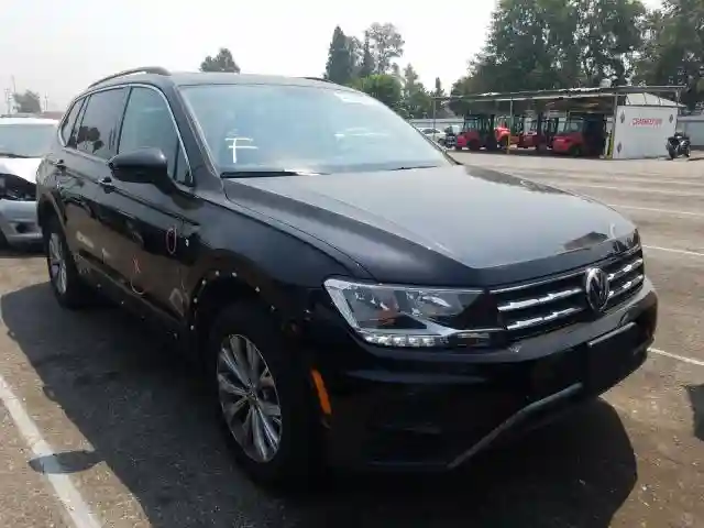 3VV3B7AX9JM173768 2018 VOLKSWAGEN TIGUAN SE-0
