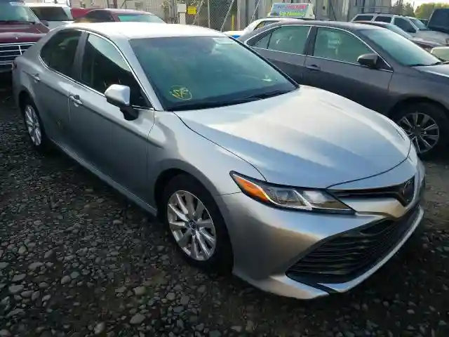 4T1B11HK7JU009026 2018 TOYOTA CAMRY L-0