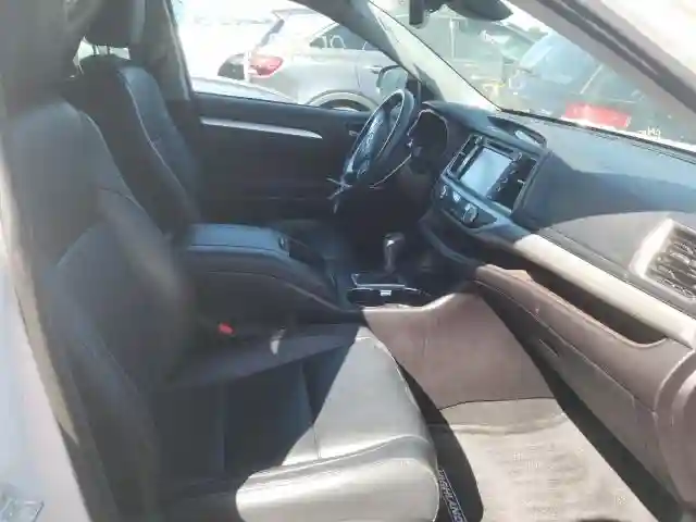 5TDJZRFH7HS364436 2017 TOYOTA HIGHLANDER SE-4