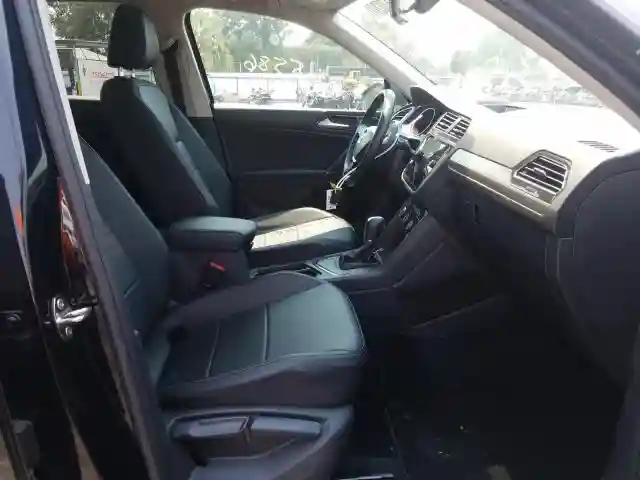 3VV3B7AX9JM173768 2018 VOLKSWAGEN TIGUAN SE-4