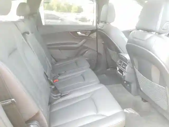 WA1LAAF73KD048439 2019 AUDI Q7 PREMIUM PLUS-5