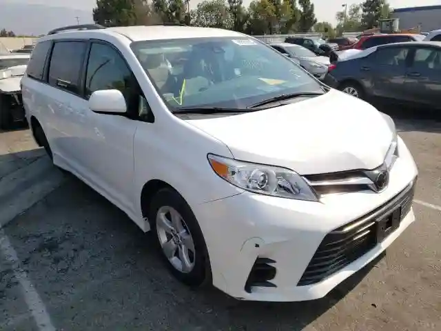 5TDKZ3DC6JS902476 2018 TOYOTA SIENNA LE-0