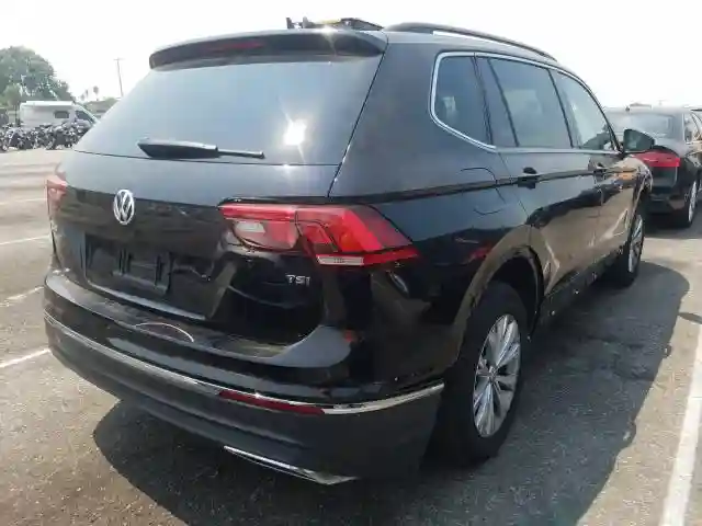 3VV3B7AX9JM173768 2018 VOLKSWAGEN TIGUAN SE-3