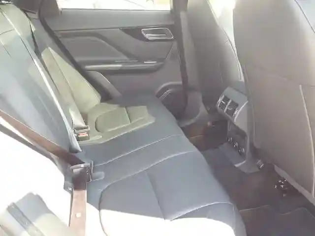 SADCJ2FX7KA601983 2019 JAGUAR F-PACE PREMIUM-5