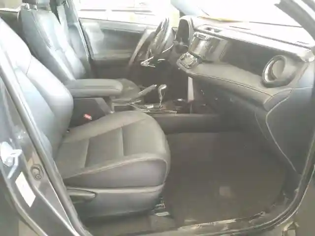 JTMJFREV3JJ259993 2018 TOYOTA RAV4 SE-4